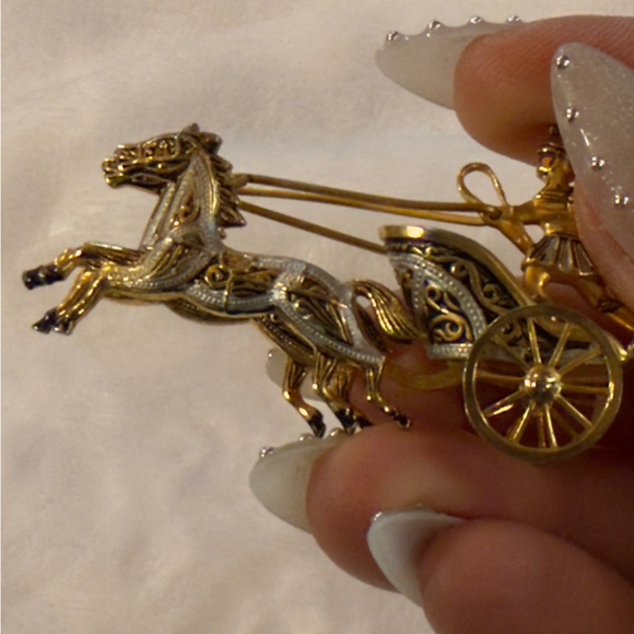 Vintage Gold Silver Black Damascene Roman Chariot Horses Brooch Pin - Picture 3 of 11